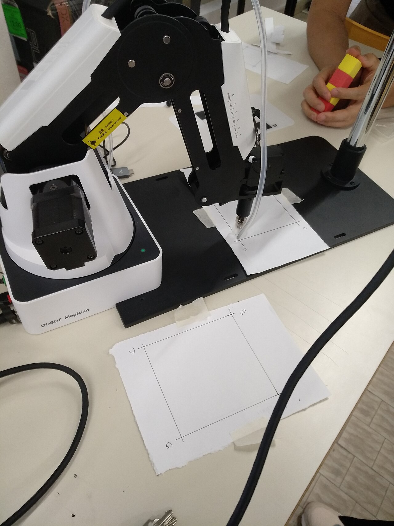 Dobot Magician: Dobot Magician drawing with a pen end-effector